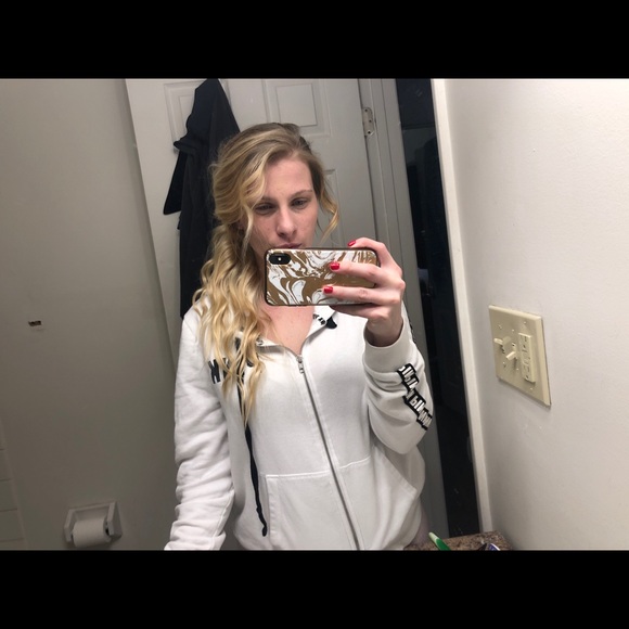 Profile Picture of Kate Hinkson (@kathink08) on Poshmark