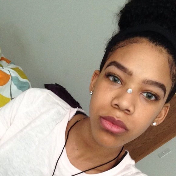 Profile Picture of Drea Koonce (@dreahimalaya) on Poshmark