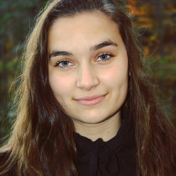 Profile Picture of Alice Picard (@alicepicard) on Poshmark