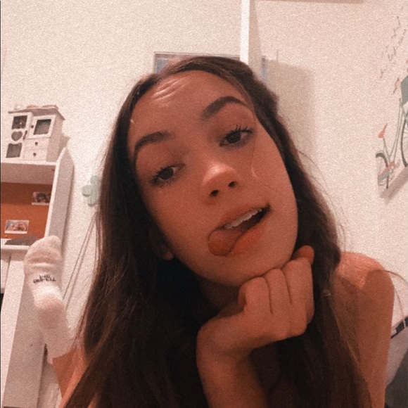 Profile Picture of Sophia Bissaillon (@s_bissaillon) on Poshmark