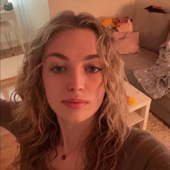 Profile Picture of Autumn Quickert (@autumnquickert) on Poshmark