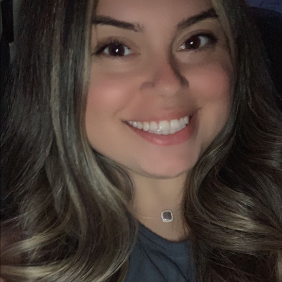 Profile Picture of Elida Flores (@elyssiaelida) on Poshmark