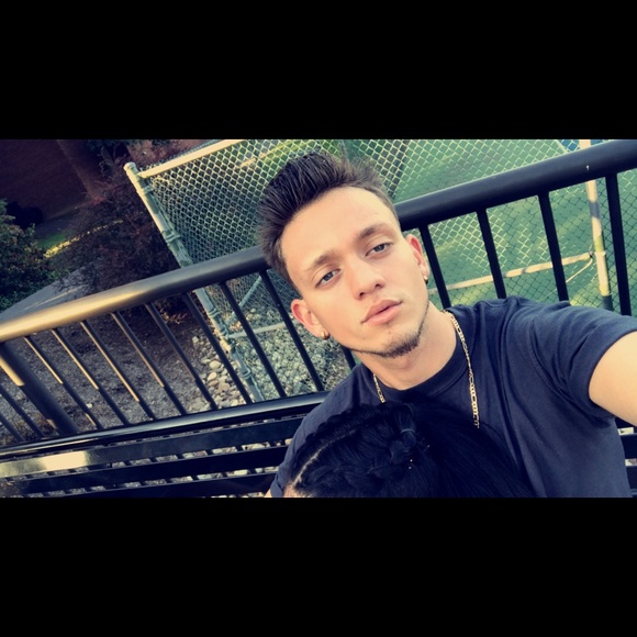 Profile Picture of Michael Kleppinger (@mkleppinger12) on Poshmark