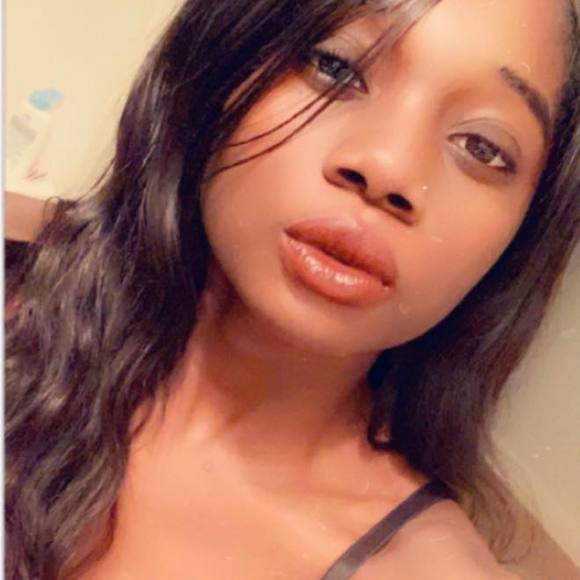 Profile Picture of Trina Mampuya (@katrinamampuya) on Poshmark