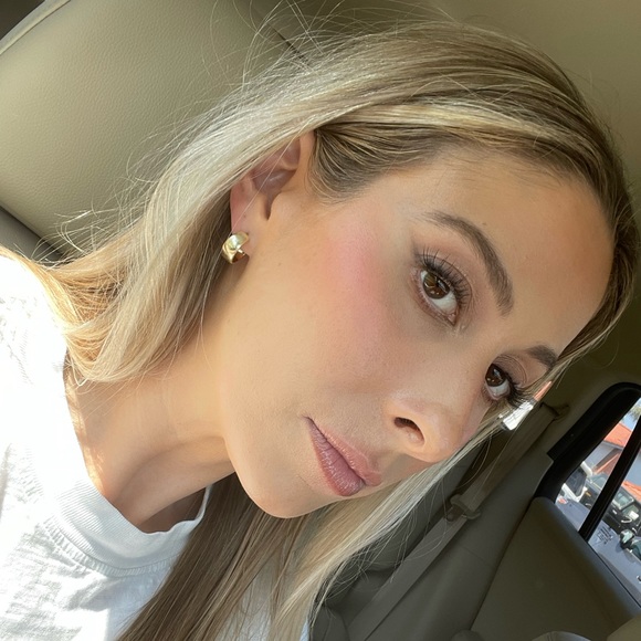 Profile Picture of Lauren Calza (@laurencalza) on Poshmark