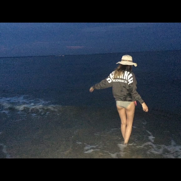 Profile Picture of Dana Gustely (@danaalynn) on Poshmark