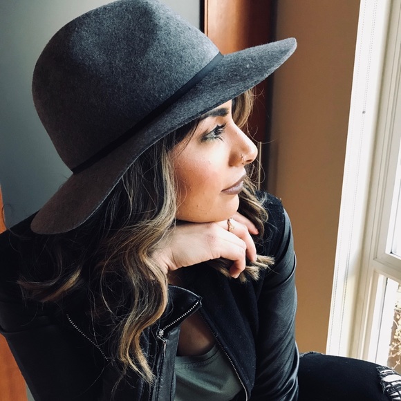 Profile Picture of Arely Sanchez (@arelymaricella) on Poshmark