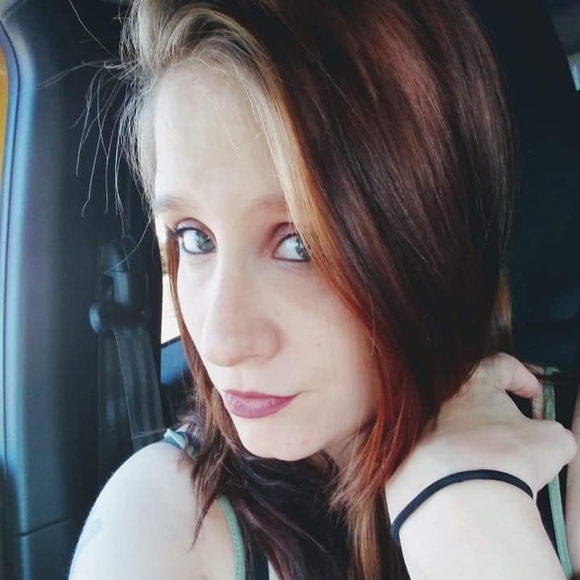 Profile Picture of Mandy Dawn (@mandydawn1993) on Poshmark