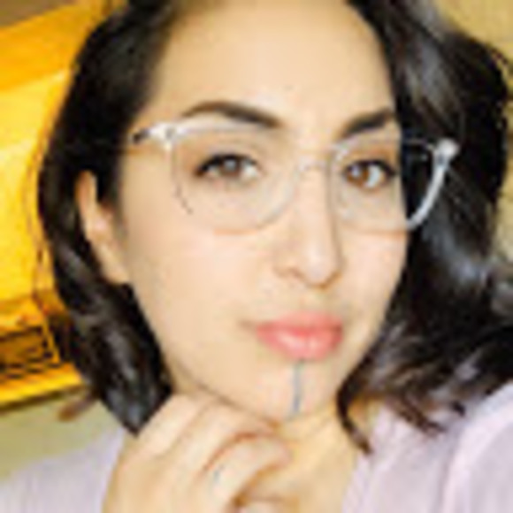 Profile Picture of Sara Adargo (@sara_ada) on Poshmark