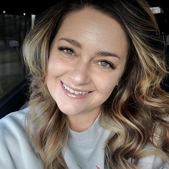 Profile Picture of Ashlee Scowden (@adehner13) on Poshmark