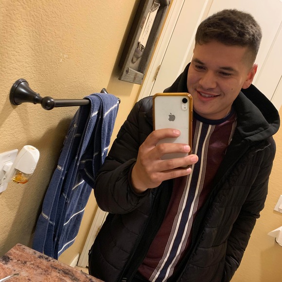 Profile Picture of Hector Aguado (@goldenbboyy) on Poshmark