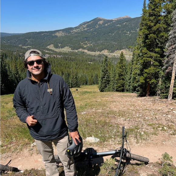 Profile Picture of Mike Mata (@espikey) on Poshmark