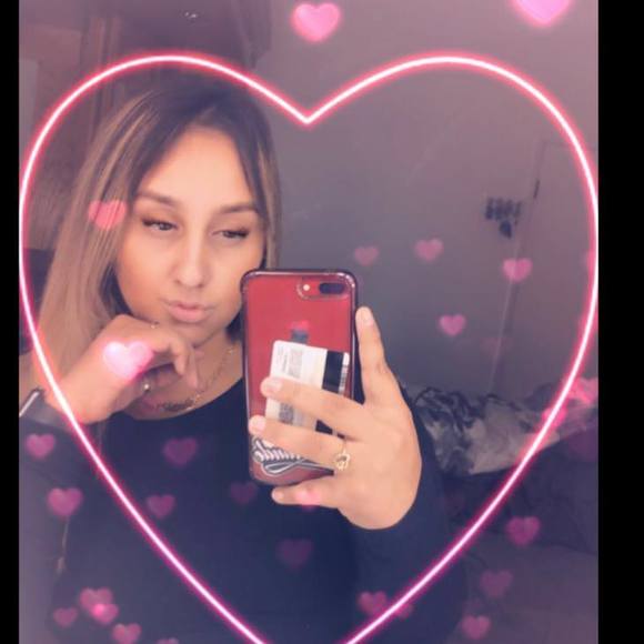 Profile Picture of Daniela Robles (@danielaroble158) on Poshmark