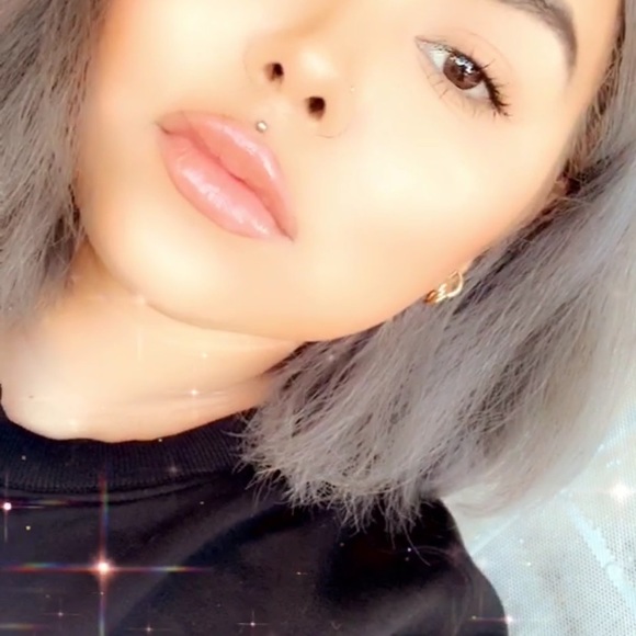 Profile Picture of Elisa Cruz (@kittyyccaatt) on Poshmark