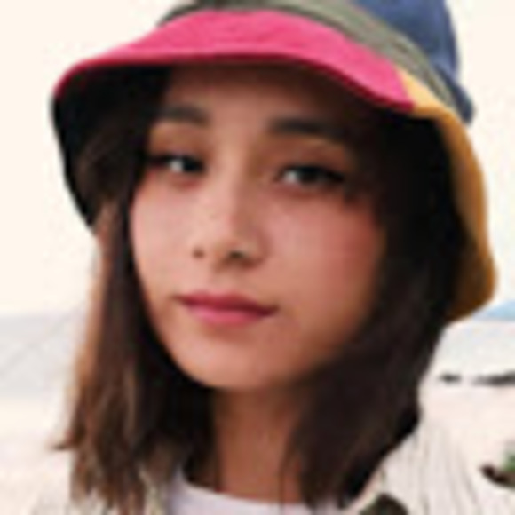 Profile Picture of Roxane C. (@lustale) on Poshmark