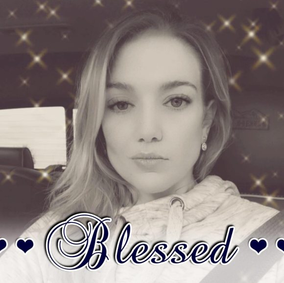 Profile Picture of Megan Lemrond (@meganjeffcoat) on Poshmark