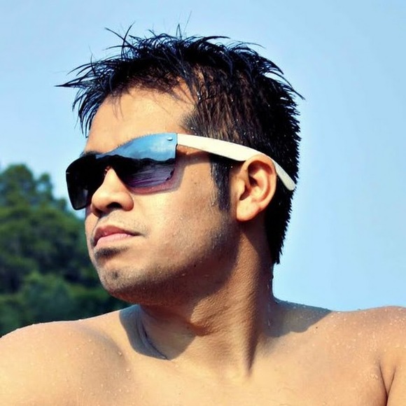 Profile Picture of Randy Singh (@tenxaday) on Poshmark