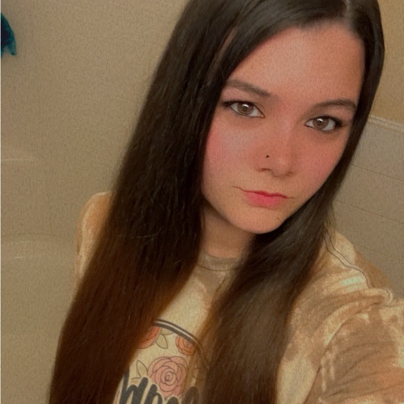 Profile Picture of Haley Schwamberger (@haley_miller1) on Poshmark