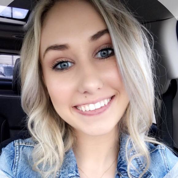 Bree Friedt - Poshmark Profile Picture of Bree Friedt (@bree_f) on Poshmark