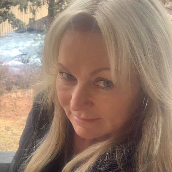 Profile Picture of Robin Shoufler (@delreycafe1) on Poshmark