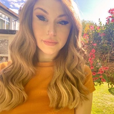 Profile Picture of Alice MacDonald (@alicekmacdonald) on Twitter