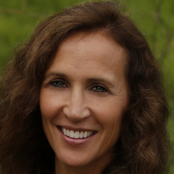 Profile Picture of Lisa Shideler (@lisalu714) on Poshmark