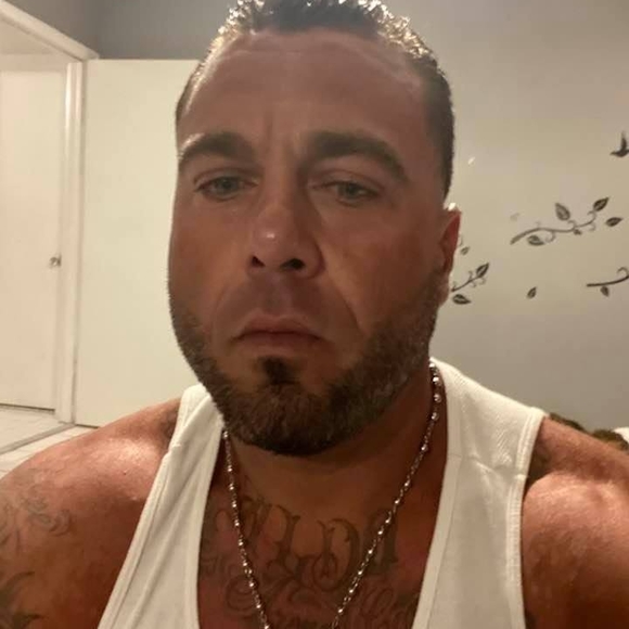 Profile Picture of Joe Garofolo (@joegarofolo80) on Poshmark