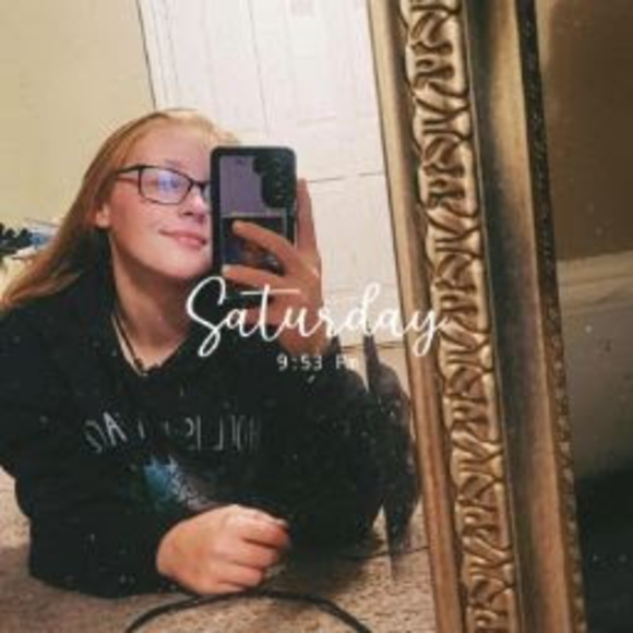 Profile Picture of Starr Guinter (@guinterstarr) on Poshmark