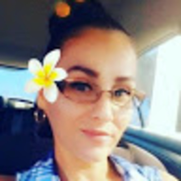 Profile Picture of Michele Ramirez (@micheleramir231) on Poshmark