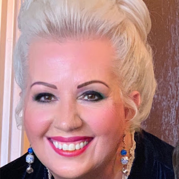 Profile Picture of Dana lee Fruend (@danaleefruend) on Poshmark