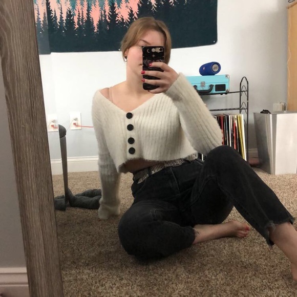 Profile Picture of Ally Contrini (@amcontrini) on Poshmark