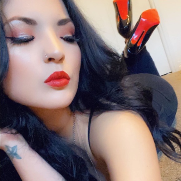 Profile Picture of Erica Marquez (@ericamz12) on Poshmark