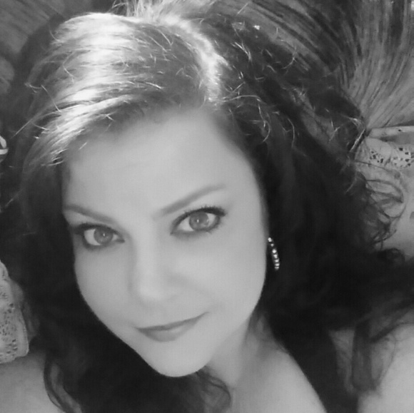 Profile Picture of Kelley Bunton (@mslotx) on Poshmark