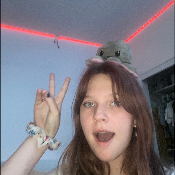 Profile Picture of Carly Pierce (@carlycarly85) on Poshmark