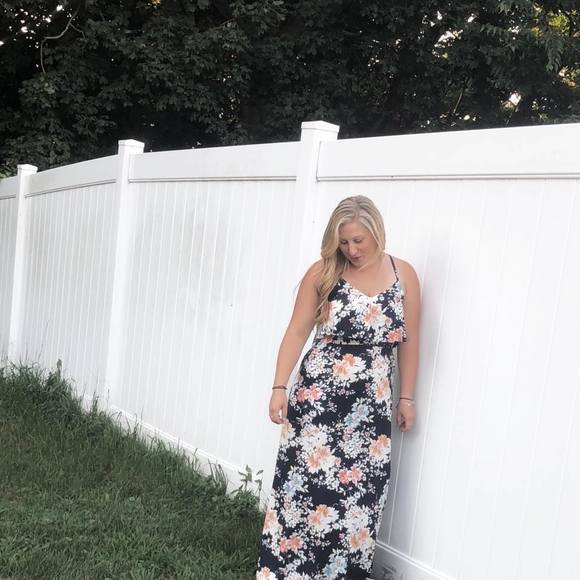 Profile Picture of Nicole Minnick (@neecolem) on Poshmark