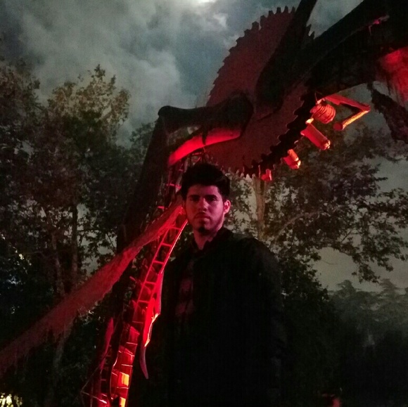 Profile Picture of Matthew Torres (@matt_715cx) on Poshmark