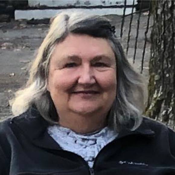 Connie Gerbig - Poshmark Profile Picture of Connie Gerbig (@hparei) on Poshmark