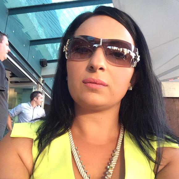 Lina Nahas - Poshmark Profile Picture of Lina Nahas (@linanahas) on Poshmark