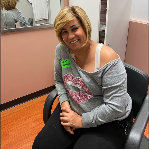 Profile Picture of Helen Lizardo (@helenlizardo) on Poshmark