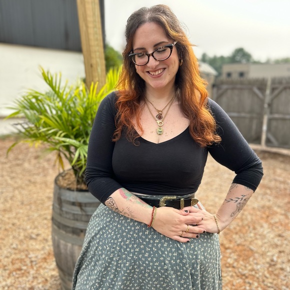 Profile Picture of Kayla Cultrera (@kaylaeileen_) on Poshmark