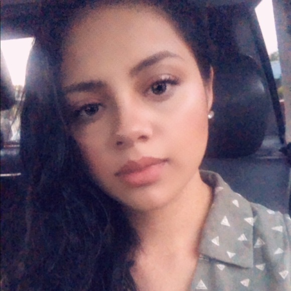 Profile Picture of Diana Martinez (@mtz_diana) on Poshmark