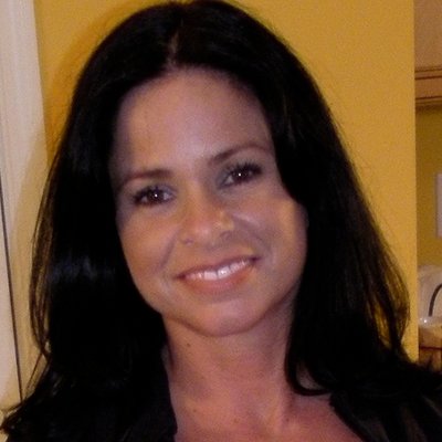 Profile Picture of Tina Stone (@TheStones10) on Twitter