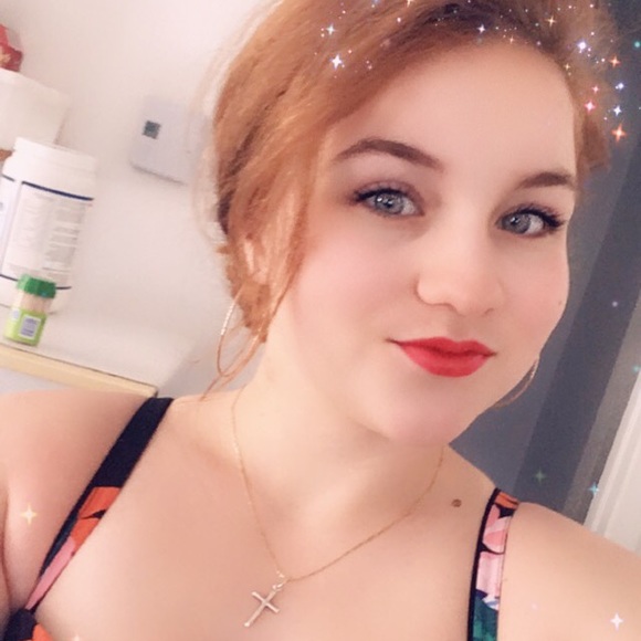 Profile Picture of Viviane Poirier léonard (@vivipoil) on Poshmark