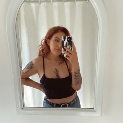 Profile Picture of Emily Lock (@EMLAAAAAAAAY) on Twitter