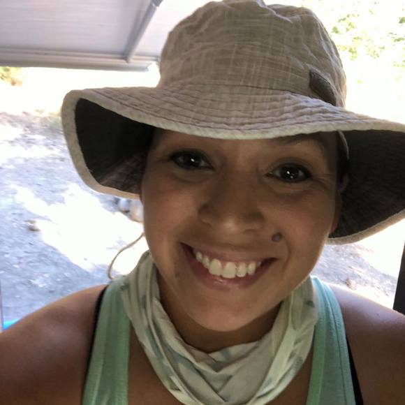 Profile Picture of Tia Barrett (@alistiabarrett) on Poshmark