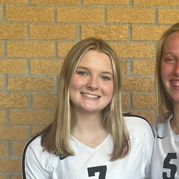 Profile Picture of Chloe Sjoquist (@chloesjoquist) on Poshmark