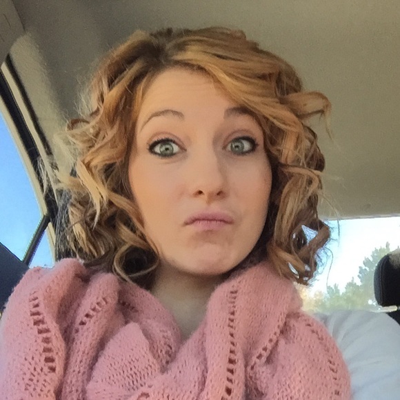 Profile Picture of Krystal Wilkinson (@boosiekw) on Poshmark