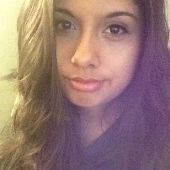 Profile Picture of Laura Sierra (@slated) on Poshmark