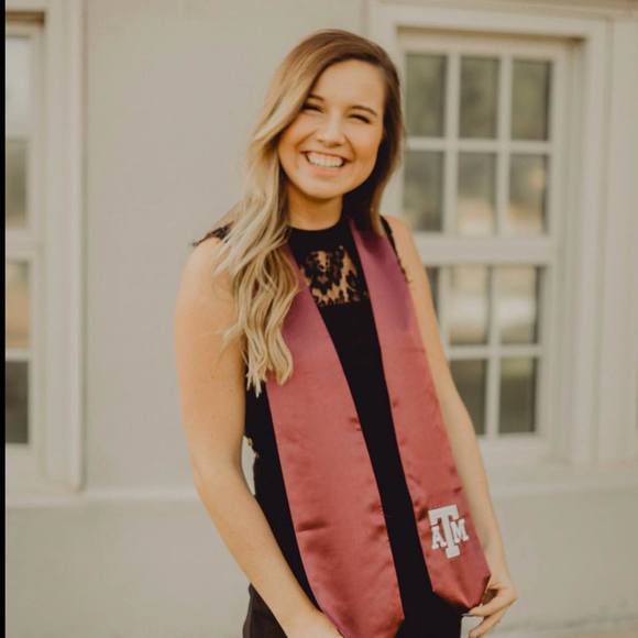 Profile Picture of Kelly Schmalfeldt (@kelly_lynn96) on Poshmark