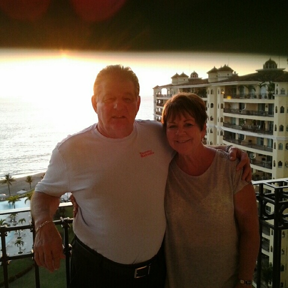 Profile Picture of Lori Kwiatkowski (@lorikwiay) on Poshmark